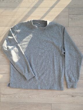 Uniqlo Men's Heather Gray Crewneck Sweater